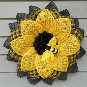 Bee Wreath, Bumblebee Flower Wreath, Bumblebee Decor, Flower Wreath, Front Door Wreath, Yellow Black Sunflower Wreath, Spring Summer Wreath