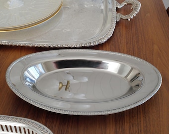 Vintage-Edelstahltablett mit dekorativem Rand und Hochglanz