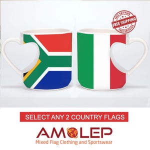 Könnte beinhalten: Zwei weiße Keramikbecher mit herzförmigen Griffen. Ein Becher zeigt die südafrikanische Flagge und der andere Becher zeigt die italienische Flagge. Die Becher befinden sich auf einem weißen Hintergrund mit dem Text "SELECT ANY 2 COUNTRY FLAGS" und "AMOLEP Mixed Flag Clothing and Sportswear".