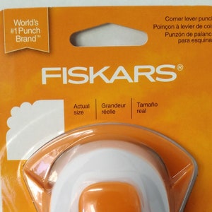 Fiskars 157250-1002 Scallop Corner Lever Punch / Scrapbook Paper Punch