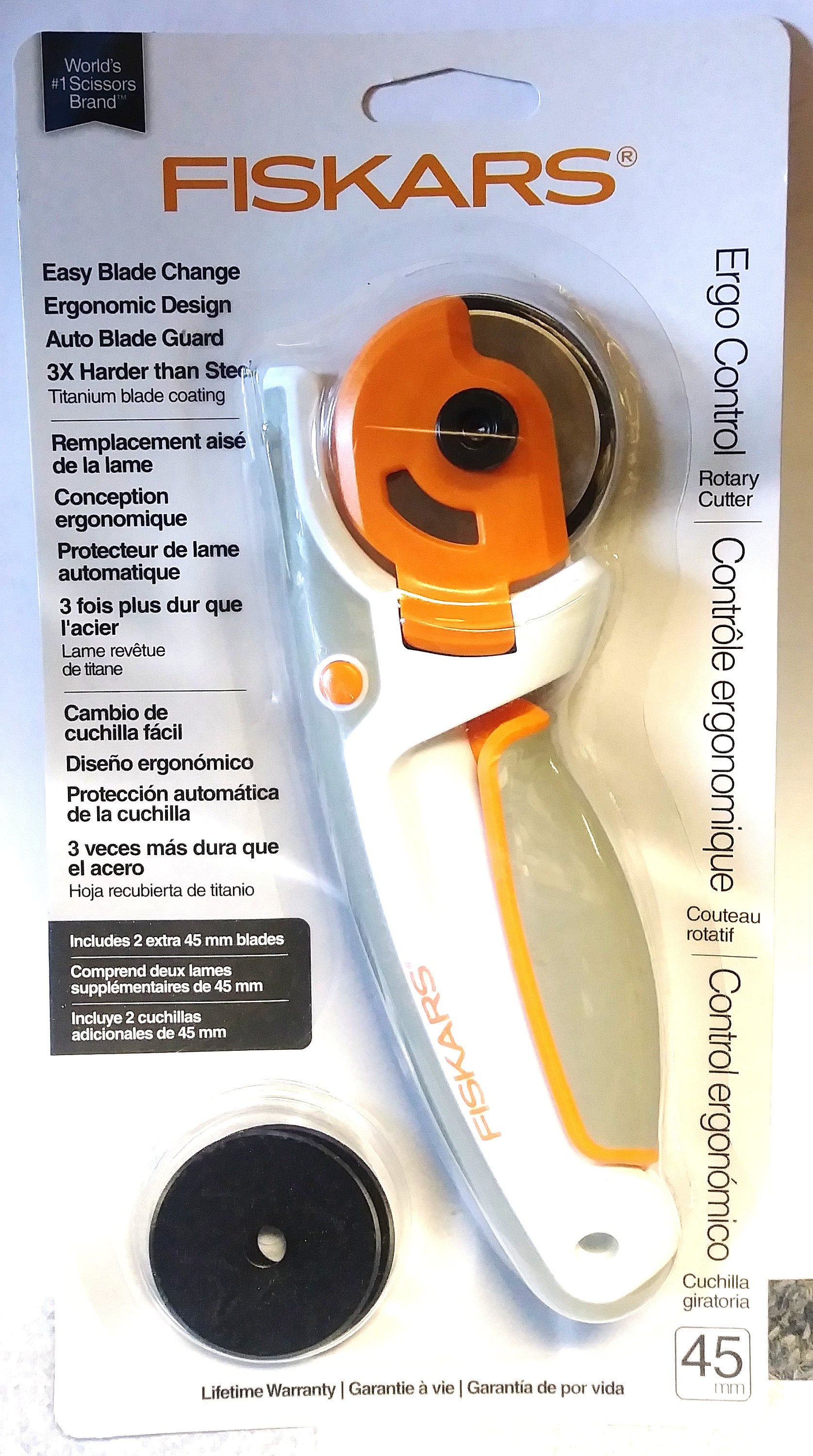  Fiskars 45mm EasyChange Rotary Cutter for Fabric - Titanium  Rotary Cutter Blade - Craft Supplies - Crafts, Sewing, and Quilting  Projects - White/Gray : Everything Else