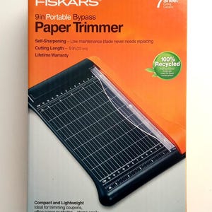 Fiskars 9" Portable Bypass Paper Trimmer (7 Sheet) Self Sharpening 01-005451