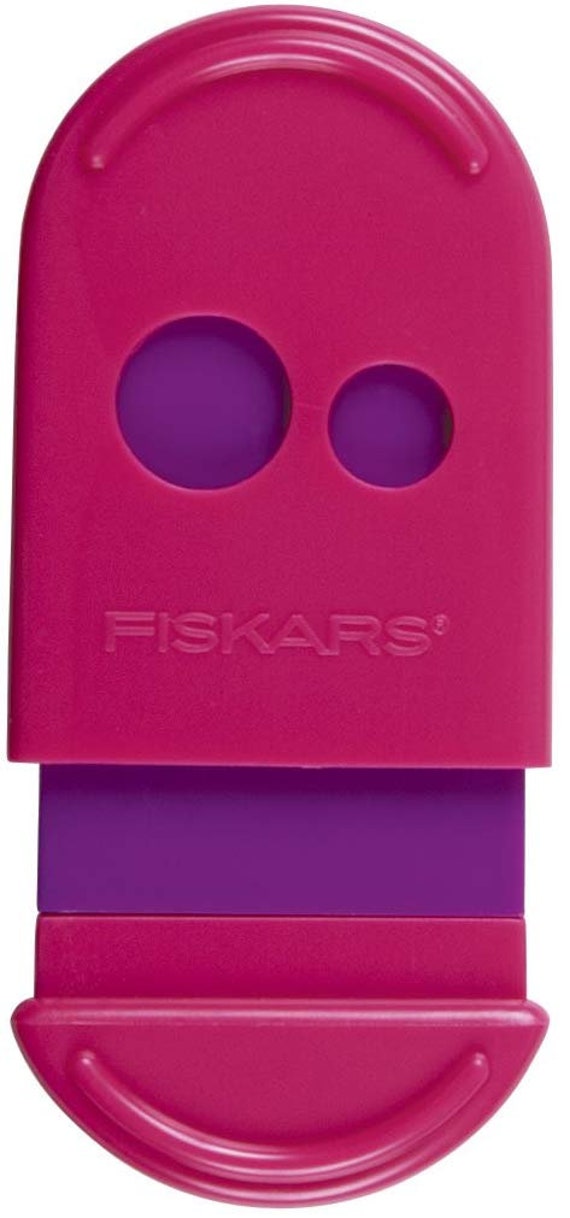 Fiskars 12-95900J Mess Less Pencil and Crayon Sharpener color