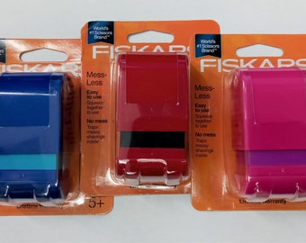Fiskars 12-95900J Mess Less Pencil and Crayon Sharpener (Color Received May Vary) 3pcs