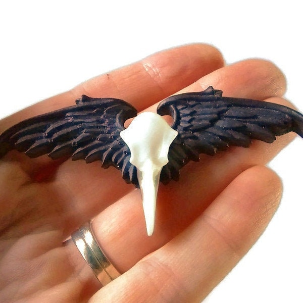 Crow Skull with Wings, Resin Cast Raven Head, Bird Replica for Costume, Cosplay, Jewelry, Decor, Taxidermy. 80x36mm