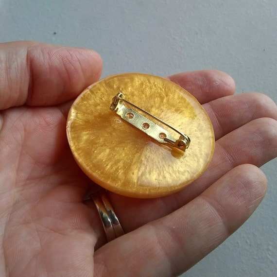 Grande Broche Vintage Mony Art - En Métal Doré Avec Cabochon Résine - Fabriqué En Italie