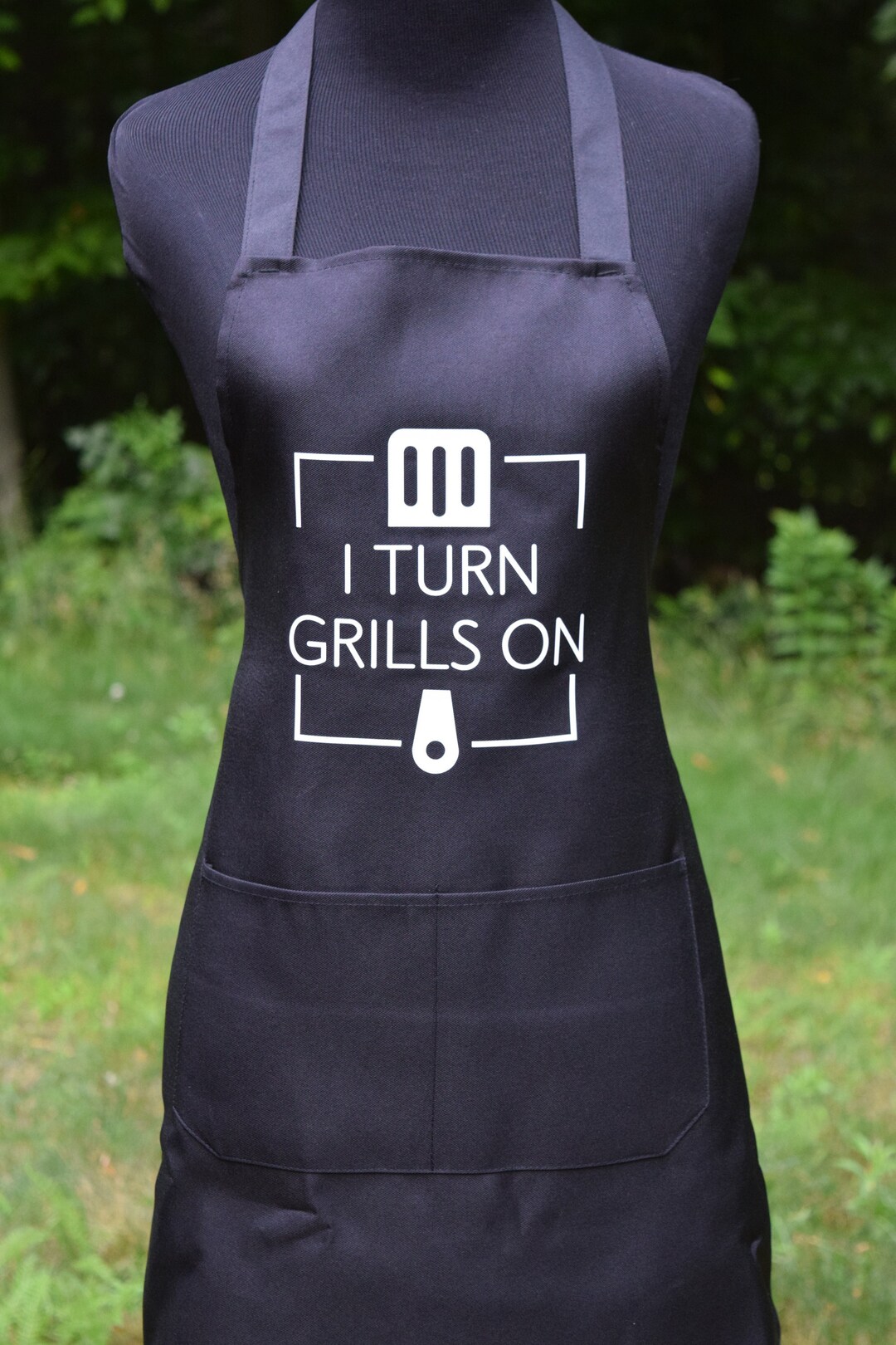I Turn Grills on Funny Apron, Novelty BBQ Apron With Pockets, Gifts for Dad, Christmas Stocking