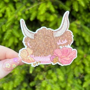 Highland Coo Sticker - Sticker holographique Cottagecore imperméable pour bouteille d'eau/Stanley, voiture, ordinateur portable, téléphone, console de jeux