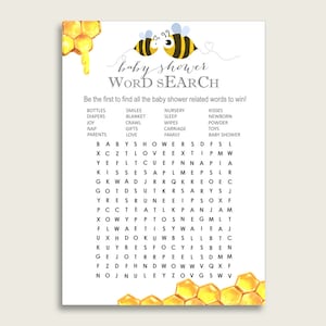 Può includere: Un gioco di ricerca di parole per una festa di baby shower con un tema di api. Il gioco presenta un motivo a nido d'ape e due api dei cartoni animati. Le parole da trovare sono elencate sul lato sinistro della pagina, e il puzzle di ricerca di parole è sul lato destro della pagina.