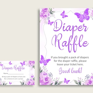 Puede incluir: Un cartel de rifa de pañales morado y blanco con mariposas y diseños florales. El cartel dice "Rifa de pañales" y "Si trajiste un paquete de pañales para la rifa de pañales, por favor deja tu boleto aquí. ¡Mucha suerte!"