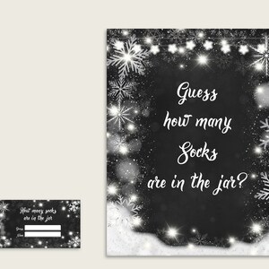 Op de afbeelding: Een zwart-wit krijtbord met een winterthema. Er staat "Raad hoeveel sokken er in de pot zitten?" met sneeuwvlokken en witte lampjes rond de tekst.