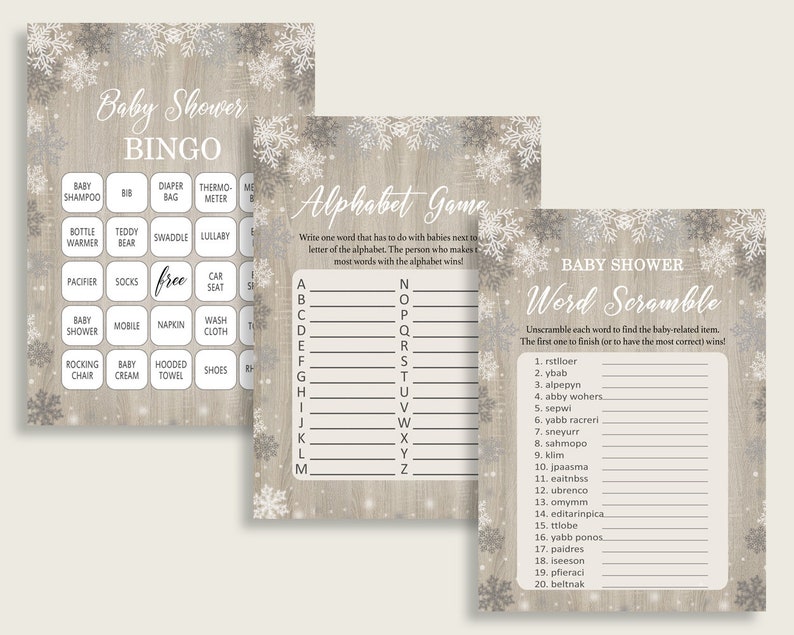 Puede incluir: Tres tarjetas de juego imprimibles para una baby shower con tem&aacute;tica invernal. Las tarjetas est&aacute;n sobre un fondo de madera con copos de nieve. La primera tarjeta es un bingo con art&iacute;culos relacionados con beb&eacute;s. La segunda tarjeta es un juego de alfabeto con instrucciones para escribir una palabra para cada letra del alfabeto. La tercera tarjeta es un juego de palabras revueltas con instrucciones para desentra&ntilde;ar las palabras para encontrar el art&iacute;culo relacionado con beb&eacute;s.