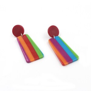 Pendientes colgantes de acrílico a rayas arco iris / pendientes PRIDE / pendientes de declaración