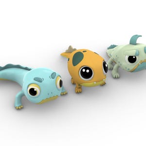 Pu&ograve; includere: Tre figurine di stile cartone animato di piccole creature colorate con occhi grandi ed espressioni espressive. Le creature hanno la forma di lucertole o salamandre e hanno code lunghe. La prima creatura &egrave; blu chiaro con la pancia gialla, la seconda &egrave; arancione con macchie nere e la terza &egrave; verde chiaro con la pancia gialla.