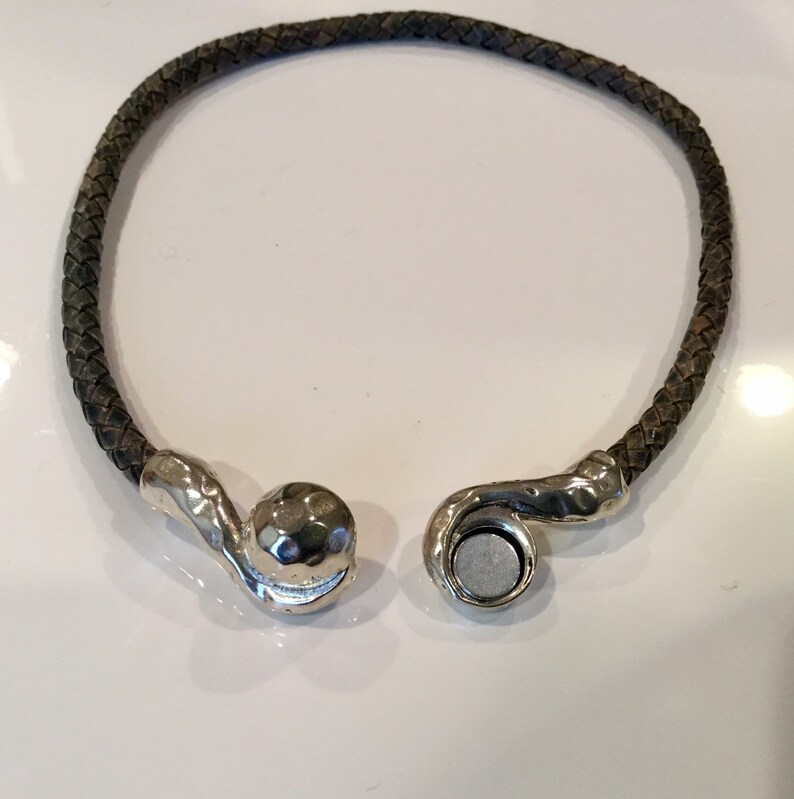 Hammered Silver front closure magnetic choker bolo leather
