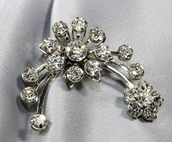 Amazing Movable Floral Swag Rhinestone Brooch, 19… - image 2