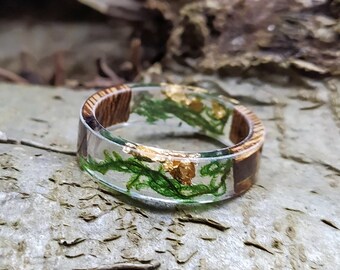 Preserved green moss ring, Resin pressed dried flowers simple wedding band, Wood resin ring,  Flower art epoxy ring,  Chunky cool rings