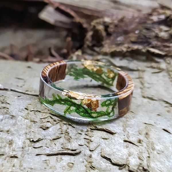 Preserved green moss ring, Resin pressed dried flowers simple wedding band, Wood resin ring,  Flower art epoxy ring,  Chunky cool rings