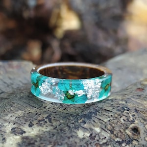 Pressed flower girl proposal promise ring, Cool forest engagement mens and women rings, Simple wedding band, wood and resin jewelry