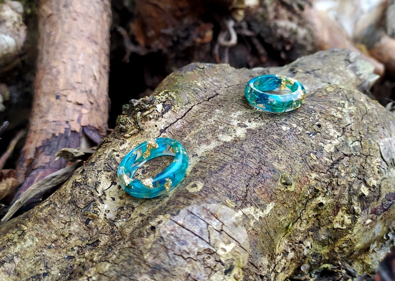 Pressed flower hydrangea plant gold flakes wood and resin ring Cool forest girl proposal promise simple wedding rings band,