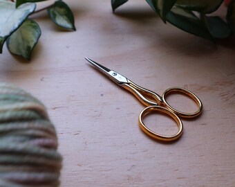 EMBROIDERY SCISSORS hardanger - by dmc - ideal for cutting all kinds of yarn during your creative project