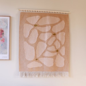 XXXL Woven wall hanging with a flower pattern. One of a kind. Sand, warm ivory and olive color.
