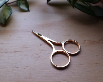 Mini Goldmarie Embroidery Scissors by addi - Yarn & Thread Cutting