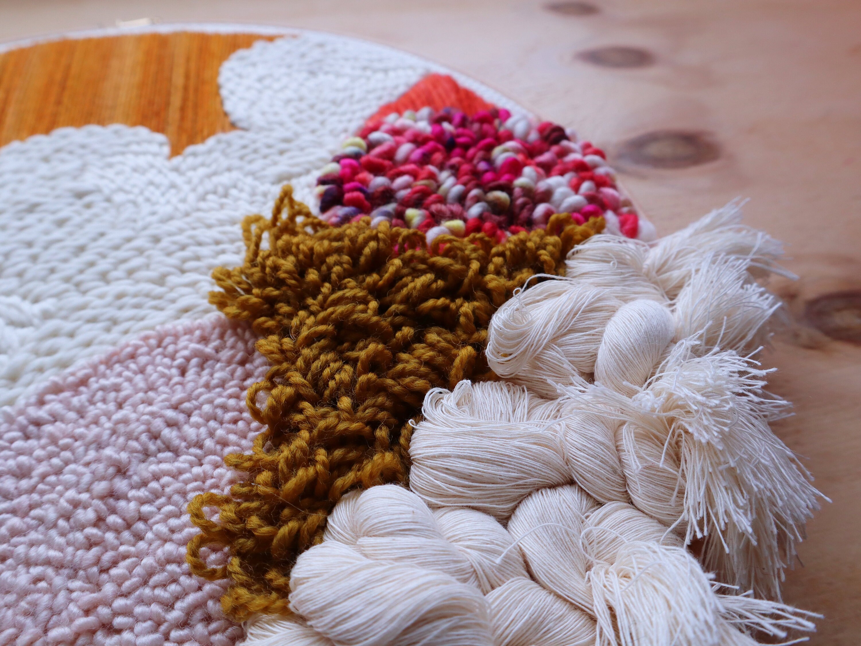 XXL punch needle kit with an abstract pattern and video tutorial on