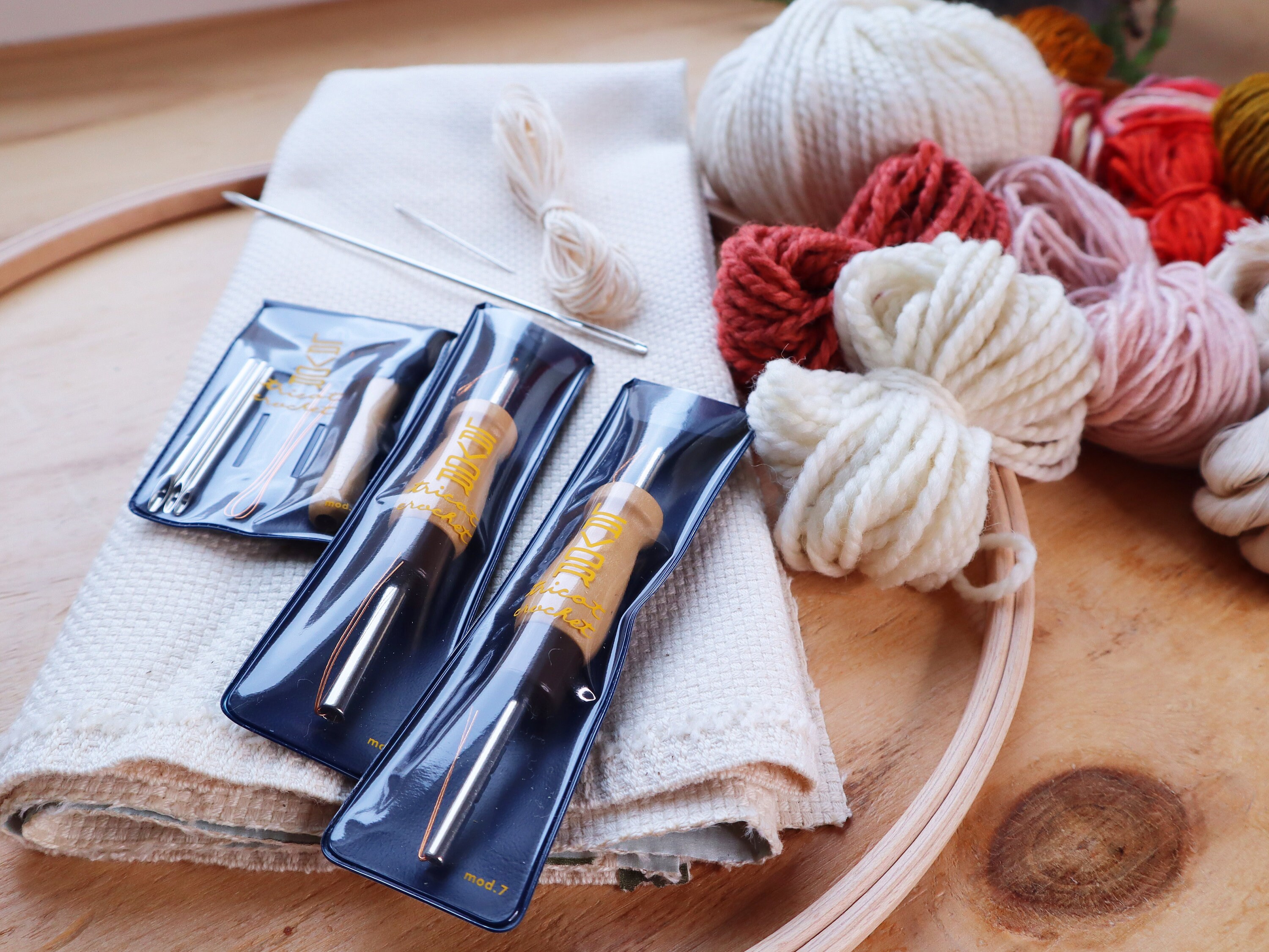 XXL punch needle kit with an abstract pattern and video tutorial on