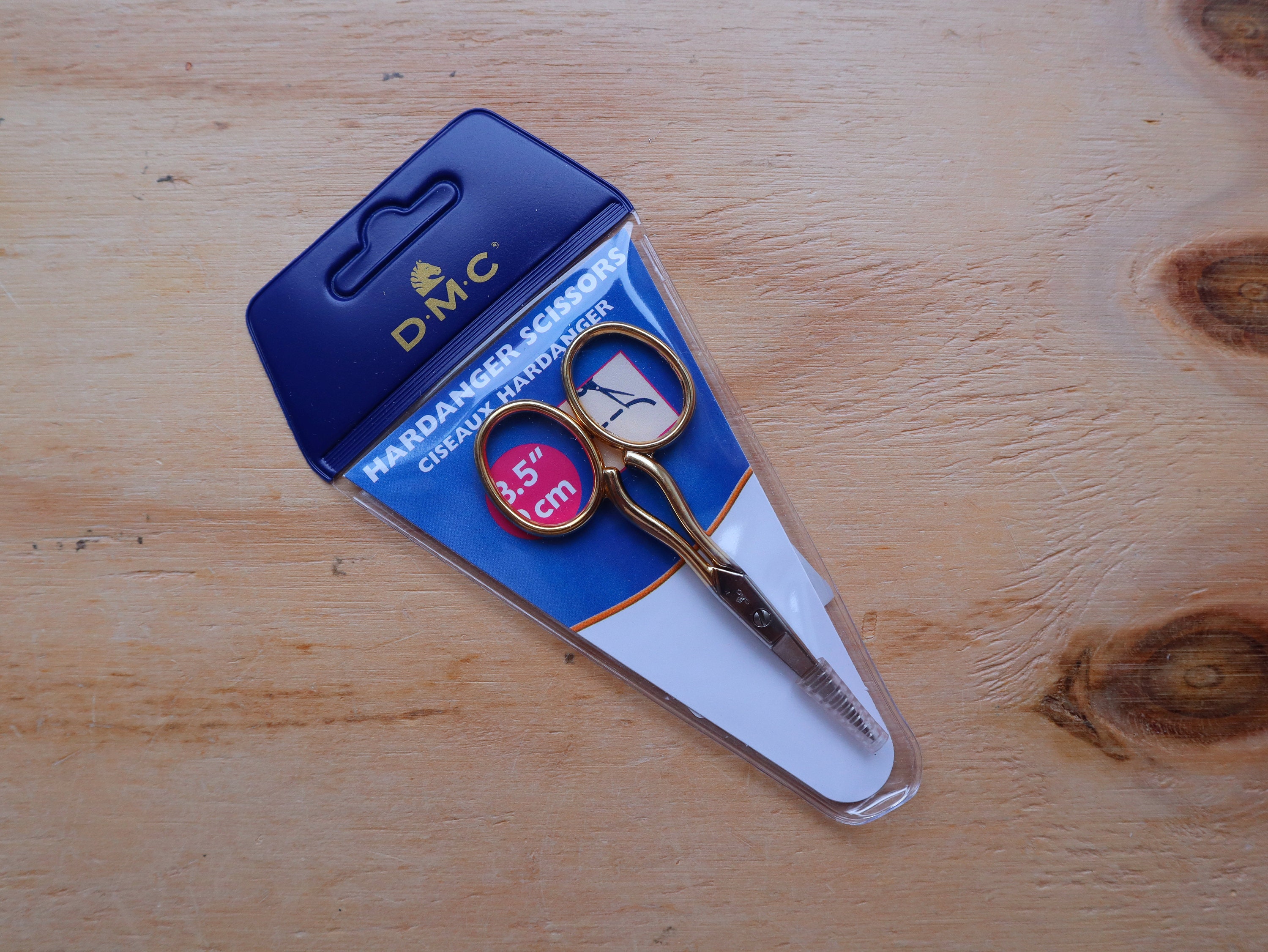 DMC Hardanger Stickschere – Gerade Klingen, 9 Cm Lang, Mit Goldenen Griffen Für Präzises Schneiden