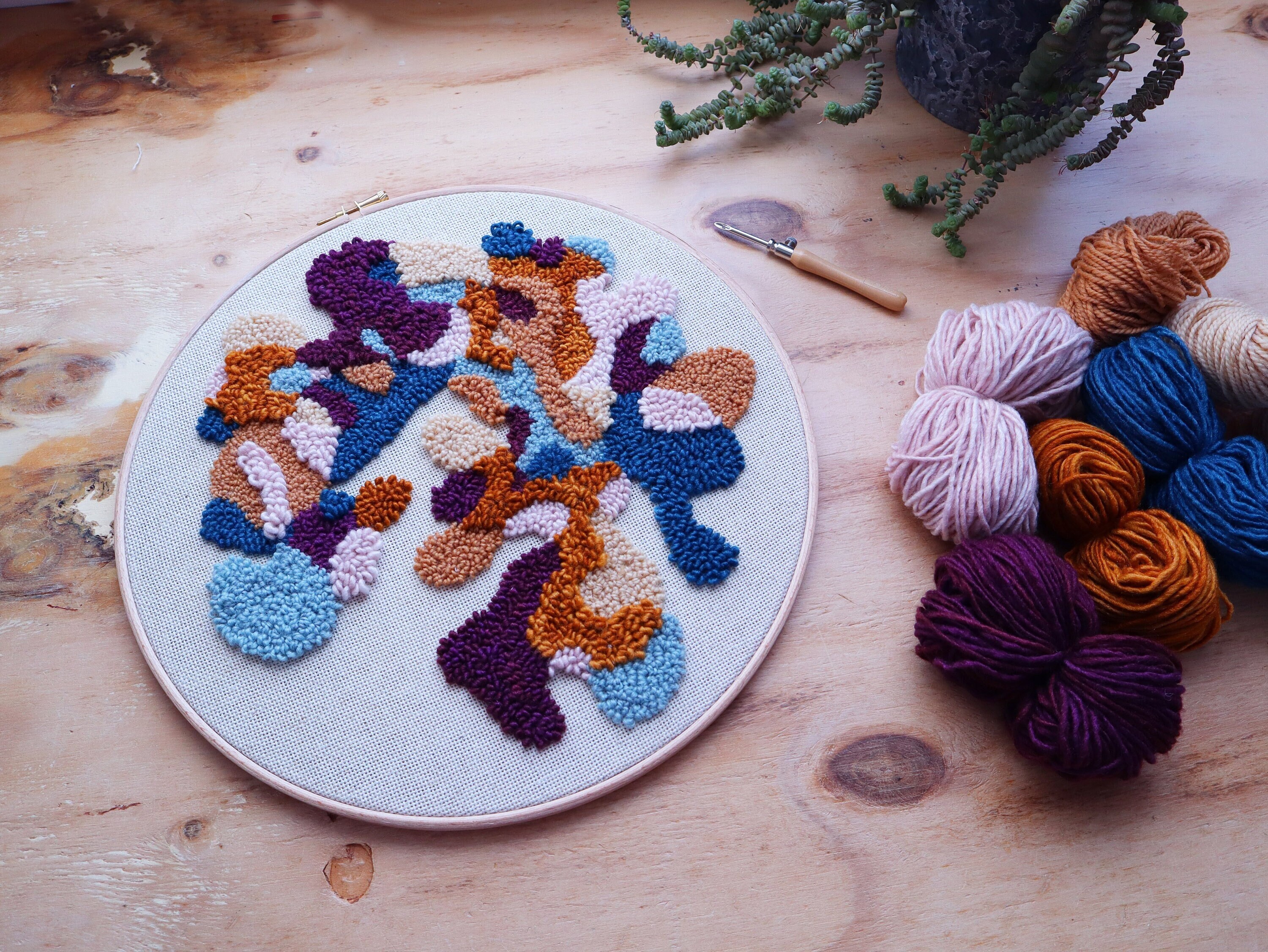 XXL punch needle kit with an abstract pattern and video tutorial on