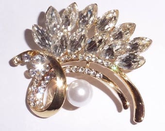 Brooch Rhinestone and Faux Pearl Gold Plated