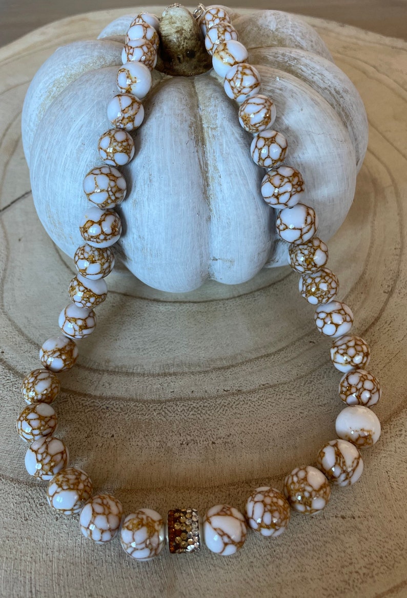 Howlith natural stone necklace gold natural beige white with rhinestones