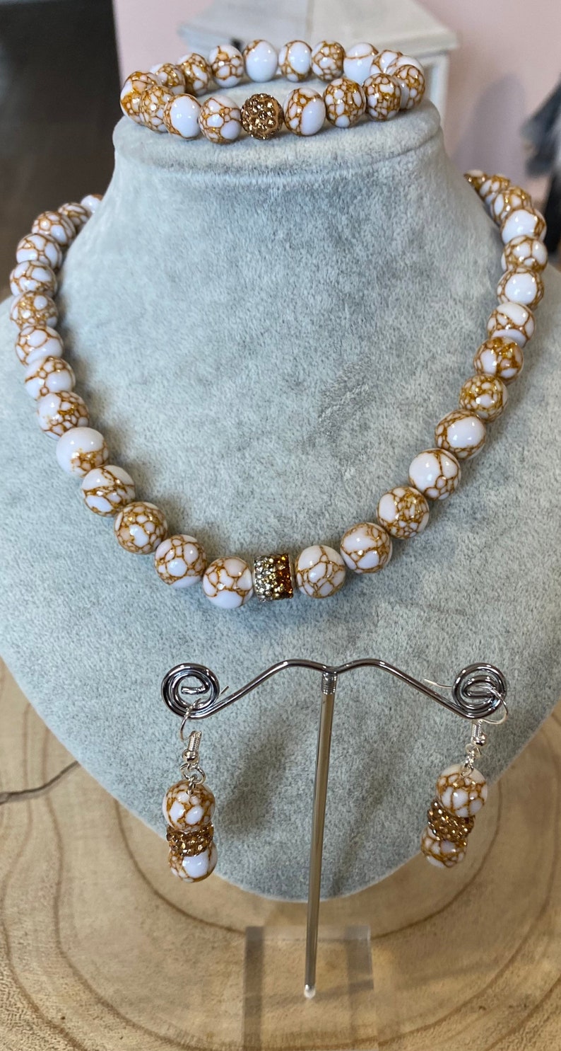 Howlith natural stone necklace gold natural beige white with rhinestones