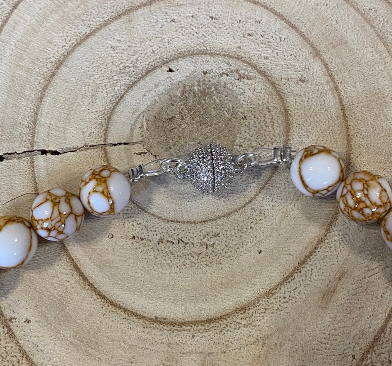 Howlith natural stone necklace gold natural beige white with rhinestones