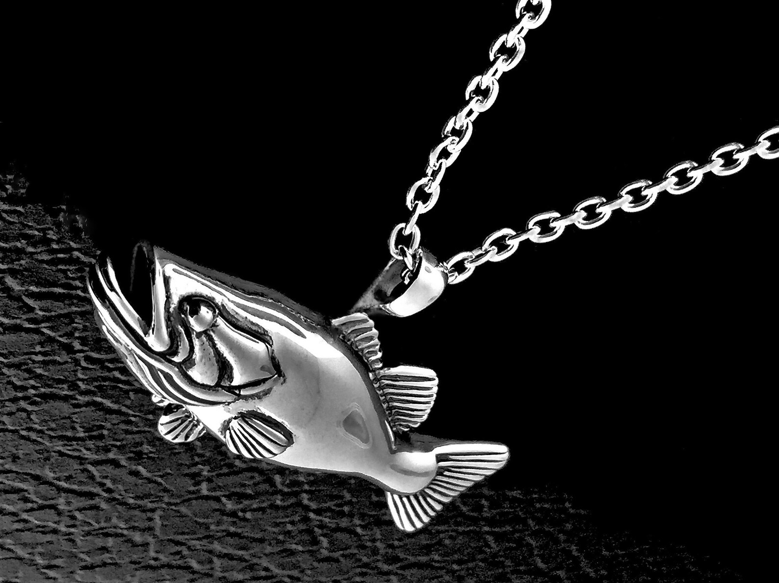 Silver Largemouth Bass Necklace Fish Jewelry Bass Jewelry Etsy
