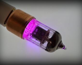 Memoria USB Steampunk (PÚRPURA) con tubo de radio pentodo de 64 GB, 128 GB y 256 GB. Equipo militar retro de la URSS. Regalo de Navidad o cumpleaños.