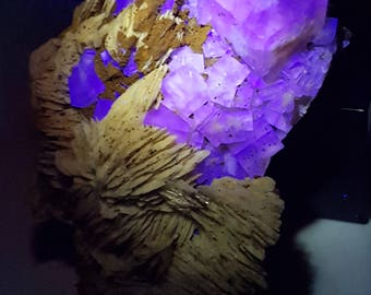 中国河南省信陽産の希少なブドウ状黄金色蛍石結晶 鉱物標本 岩石