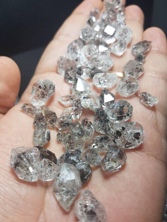 25 Cts of Anthraxolite Inclusion Quartz Crystals Included Quartz