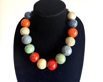 Gros collier de perles en céramique pour femme, collier ras de cou oversize coloré bohème, perle de 25 mm