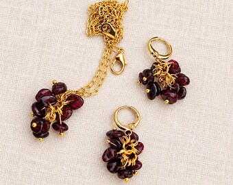 Raw Garnet Huggie Hoop Earrings Necklace, January Birthstone Jewelry Gift For Her, Gemstone Boho Necklace
