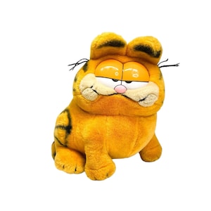 Vintage Dakin Garfield Plush 1981 Sitting Fat Cat Stuffed Animal Toy 9” collectible toy