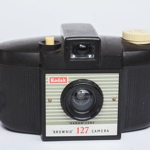 Kodak brownie 127 camera Rangefinder film camera Lens Dakon f/11 plastic lens Gift for him Vintage camera retro photo prop stuff camera
