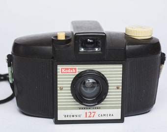 Kodak brownie 127 camera Rangefinder film camera Lens Dakon f/11 plastic lens Gift for him Vintage camera retro photo prop stuff camera