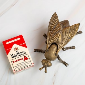 Vintage Tobacciana Ashtray brass fly smoke decor fly insect wasp Hollywood regency Gift for smoker Trinket box flip top Metal fly ashtray