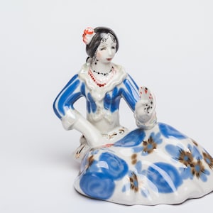 Figura de mujer gitana Escultura de porcelana Estatua de cartas de mujer coleccionables Adivina bohemia bailando Dama misteriosa Regalo vintage para mujer