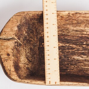 Puede incluir: Una pala de madera con un mango largo, que mide 45,7 cm de longitud. La pala est&aacute; hecha de madera marr&oacute;n oscura con un aspecto desgastado y r&uacute;stico.