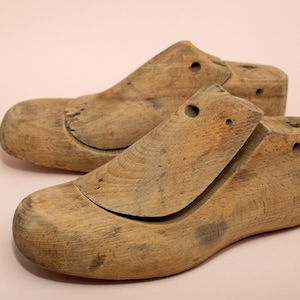 Wood shoe form Antique Vintage Wood Cobbler Shoe Form Rustic Shabby Display Decor Mold Primitive Decor Handcarved Shoe form