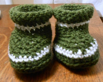 Crochet forester baby boots