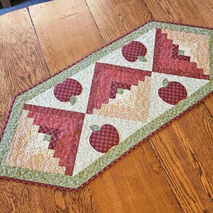 Apple Log Cabin Runner PDF (digital quilt pattern)